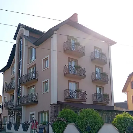 Triumph Aparthotel *